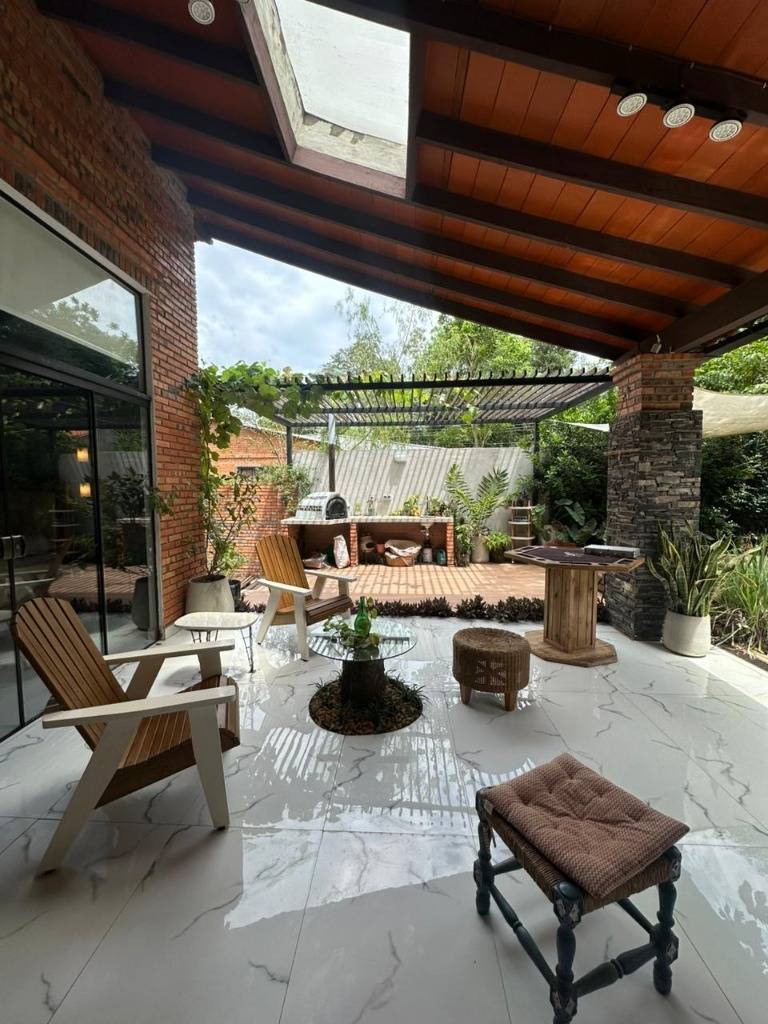 VENDO CASA AMOBLADA CON 4 DORMITORIOS EN SUITE EN SAN BERNARDINO — foto 2