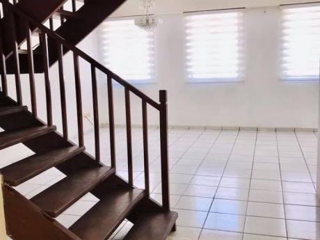 De Ocasión, Amplio Departamento Duplex En Av. Banzer Z/norte