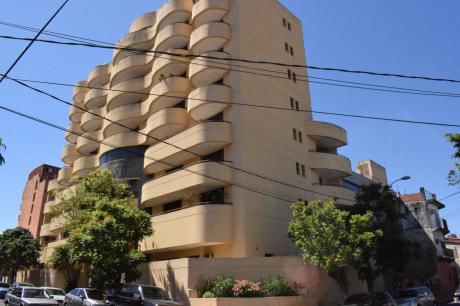 Alquilo Elegante Departamento Sobre Mariscal Estigarribia Casi Mayor Bullo