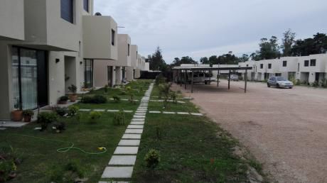 Casa En Complejo Cerrado, Nueva Muy Acogedora