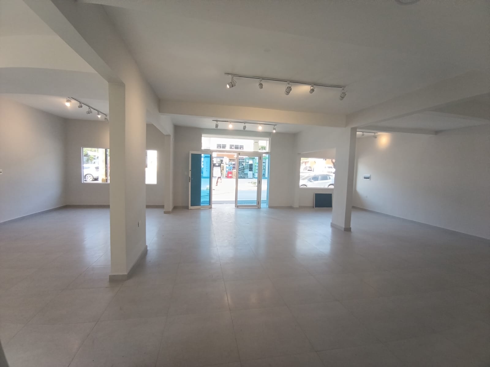 Alquiler De Salón Comercial U Oficina – Fernando De La Mora Zona Sur — foto 2