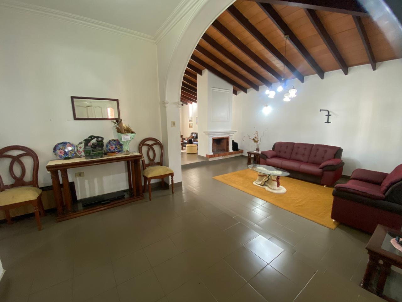 Alquilo amplia casa ideal para local comercial, oficina o vivienda — foto 3