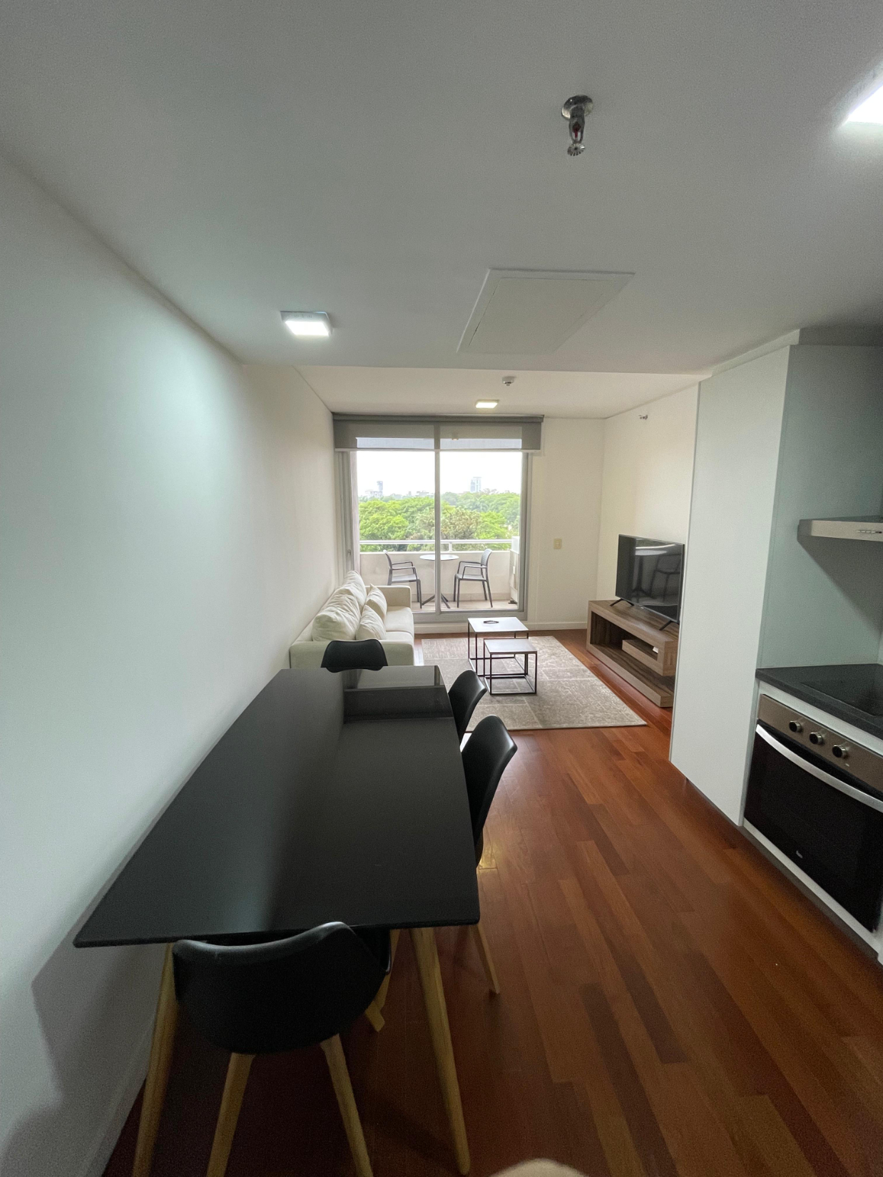 AVDA. SANTA TERESA  EN ALQUILER EXCLUSIVO DEPTO AMOBLADO DE UN  DORMITORIO — foto 2