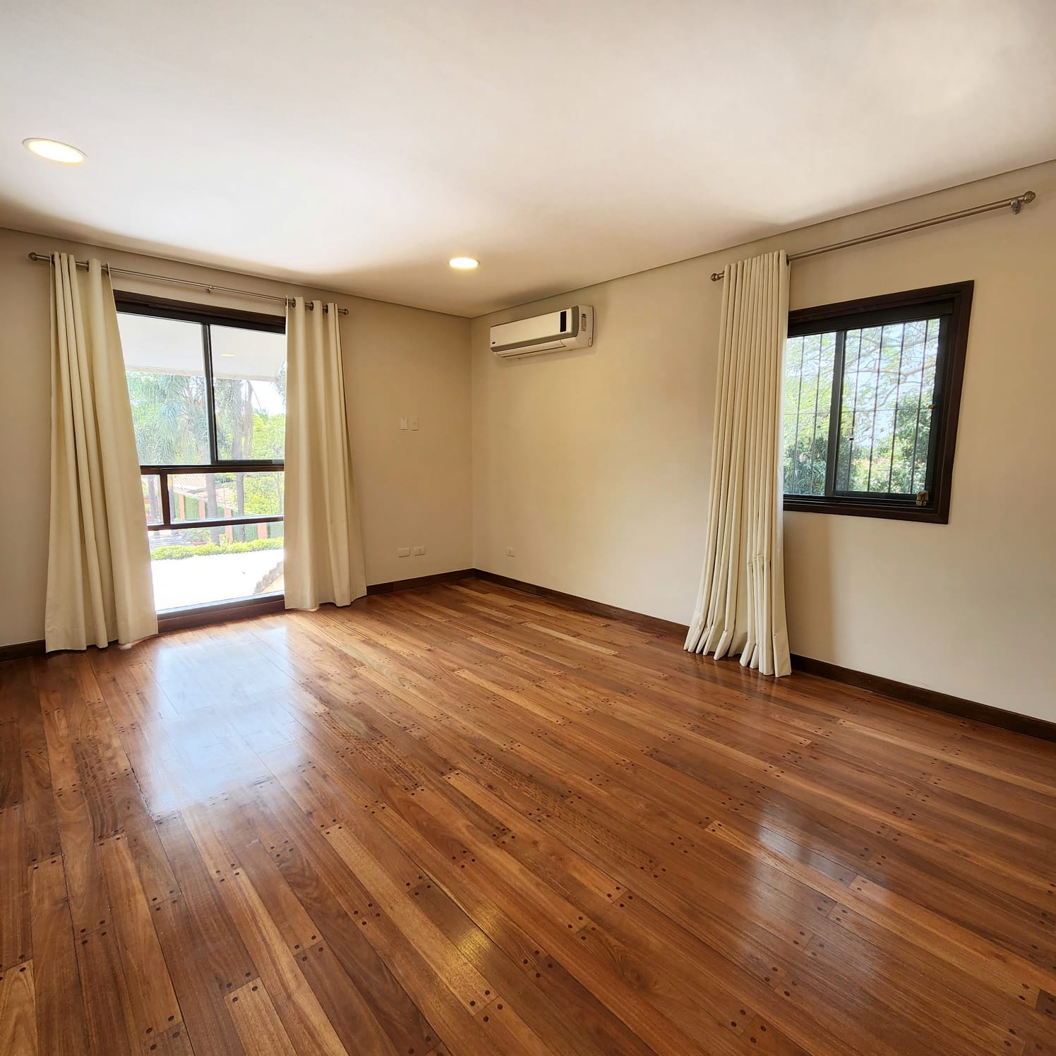 *EN ALQUILER HERMOSA&nbsp;CASA&nbsp;EN CONDOMINIO CERRADO  EN YCUA SATI — foto 2