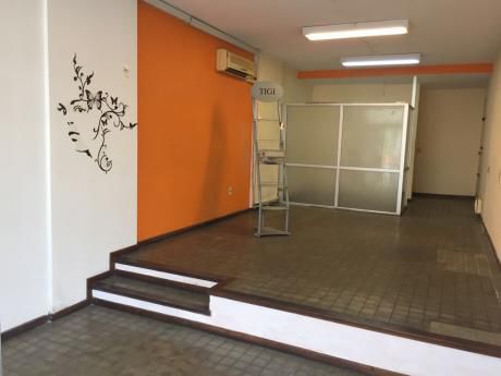 Local Comercial En Excelente Punto De Punta Carretas