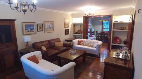 Hermosa Casa Con Todas Las Comodidades.-