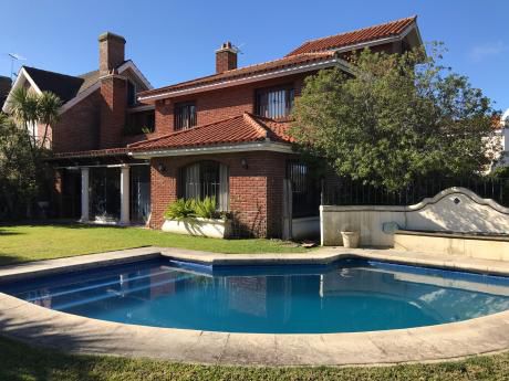 Vende Casa En Jardines De Carrasco 3 Dormitorios