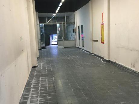 Muy Buen Local Comercial A La Calle. Zona De Expansión. Ideal Minimarket