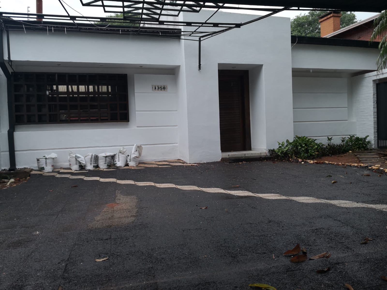 Exclusiva Oportunidad: Casa de Ensueño en Lambaré – Ubicación Privilegiada Zona Canal Trece — foto 2