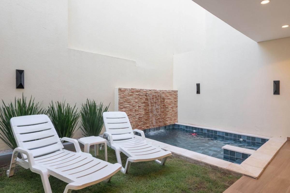 TRIPLEX AMOBLADO Y EQUIPADO EN VENTA. LOMA PYTA — foto 2