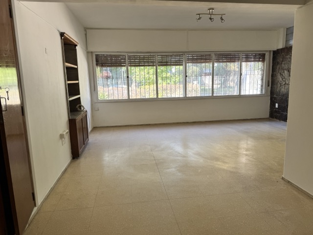 Casa En Alquiler De 3 Dormitorios Y Apto Planta Alta En Carrasco Sur · Foto 2