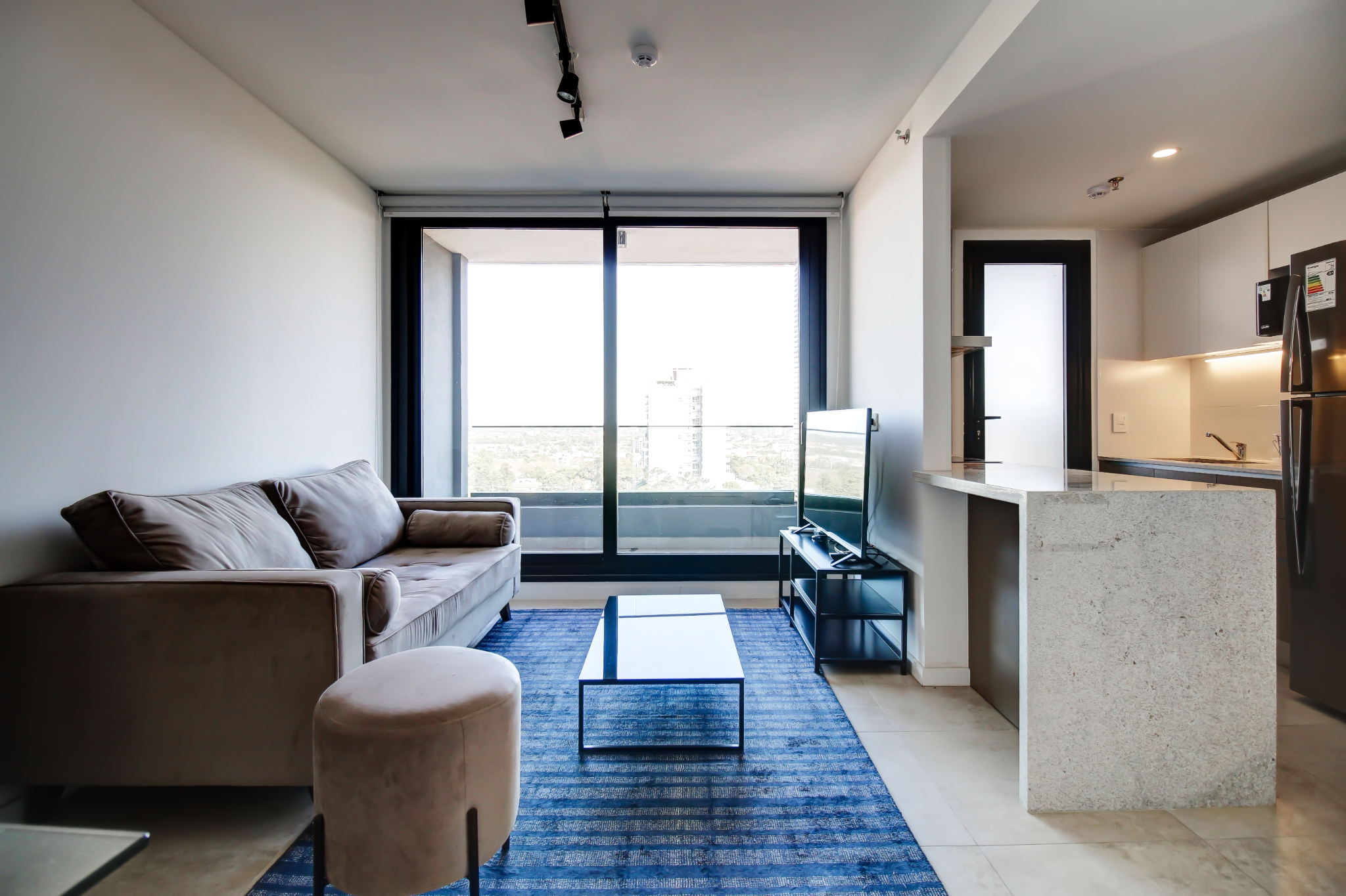 ALQUILO DEPARTAMENTO AMOBLADO DE 1 DORMITORIO  EDIFICIO FEEL — foto 3
