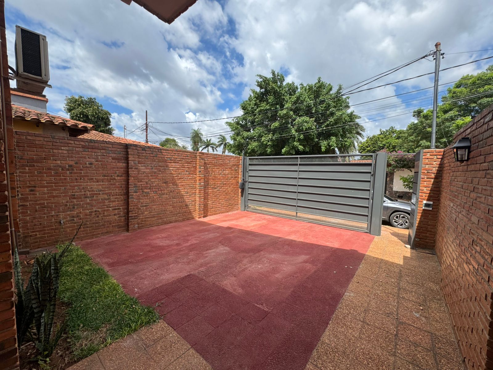 ALQUILO HERMOSO DÚPLEX CON AMPLIO PATIO EN VILLA ADELA – LUQUE — foto 2