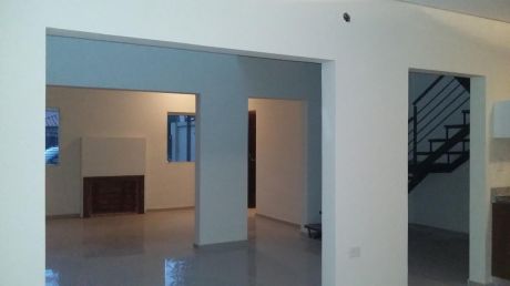 Vendo Amplio Y Confortable Duplex A Estrenar En Zona Radio 1000 F. De La Mora