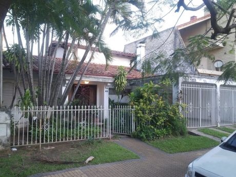 Hermosa Casa En Barrio Carmelitas – Asuncion