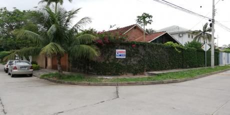 Alquiler De Bonita Casa Ubicada En Polanco A 3 Cuadra Del 3er Anillo 900 $us