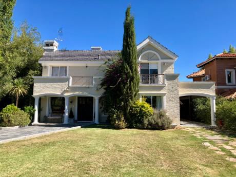 Venta! Casa En La Tahona. 3 Dormitorios. Jardín Con Piscina.