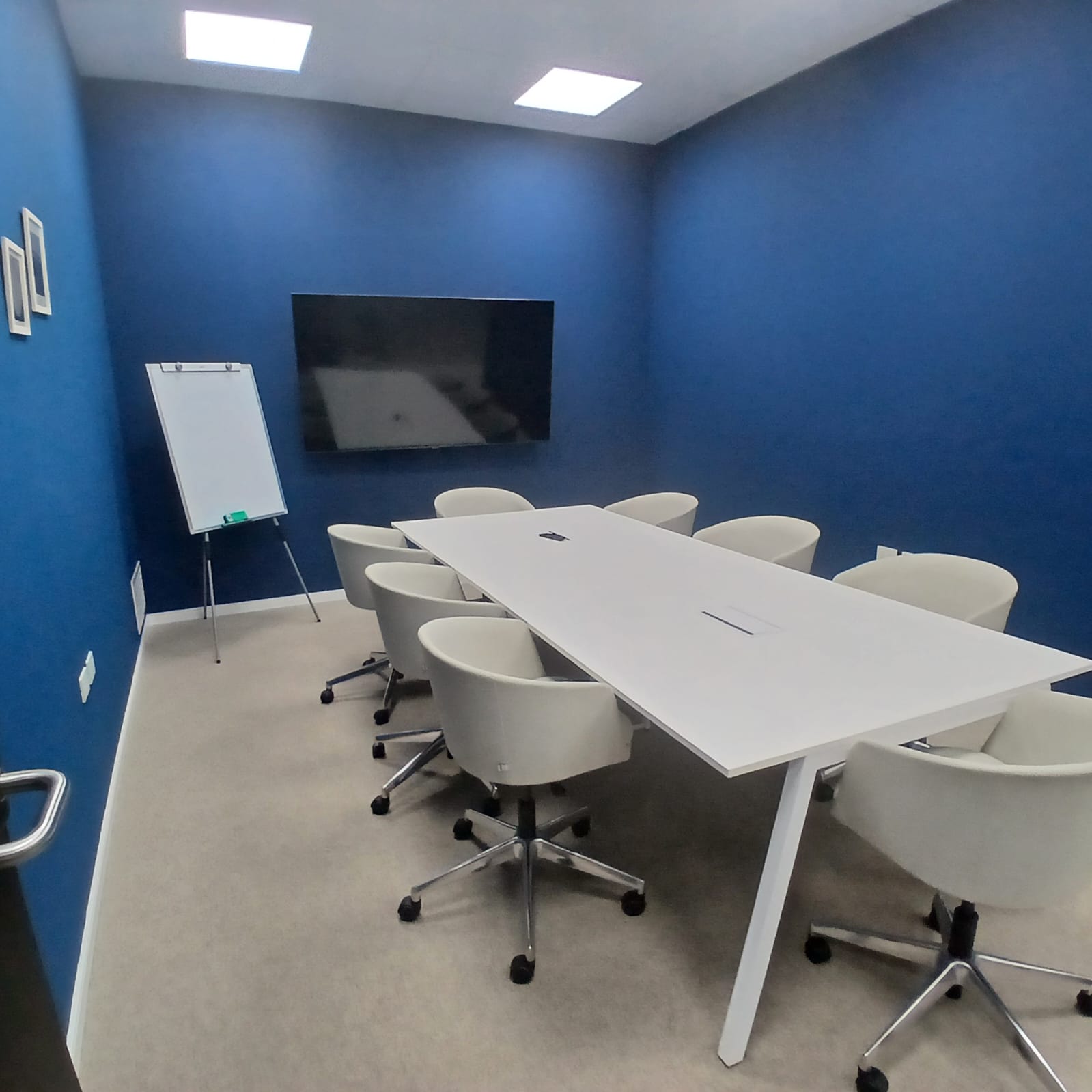 Alquiler De Oficinas En El Edificio Automotor Center, Asunción — foto 2