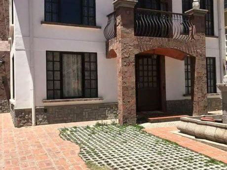 Casa En Venta En Irpavi