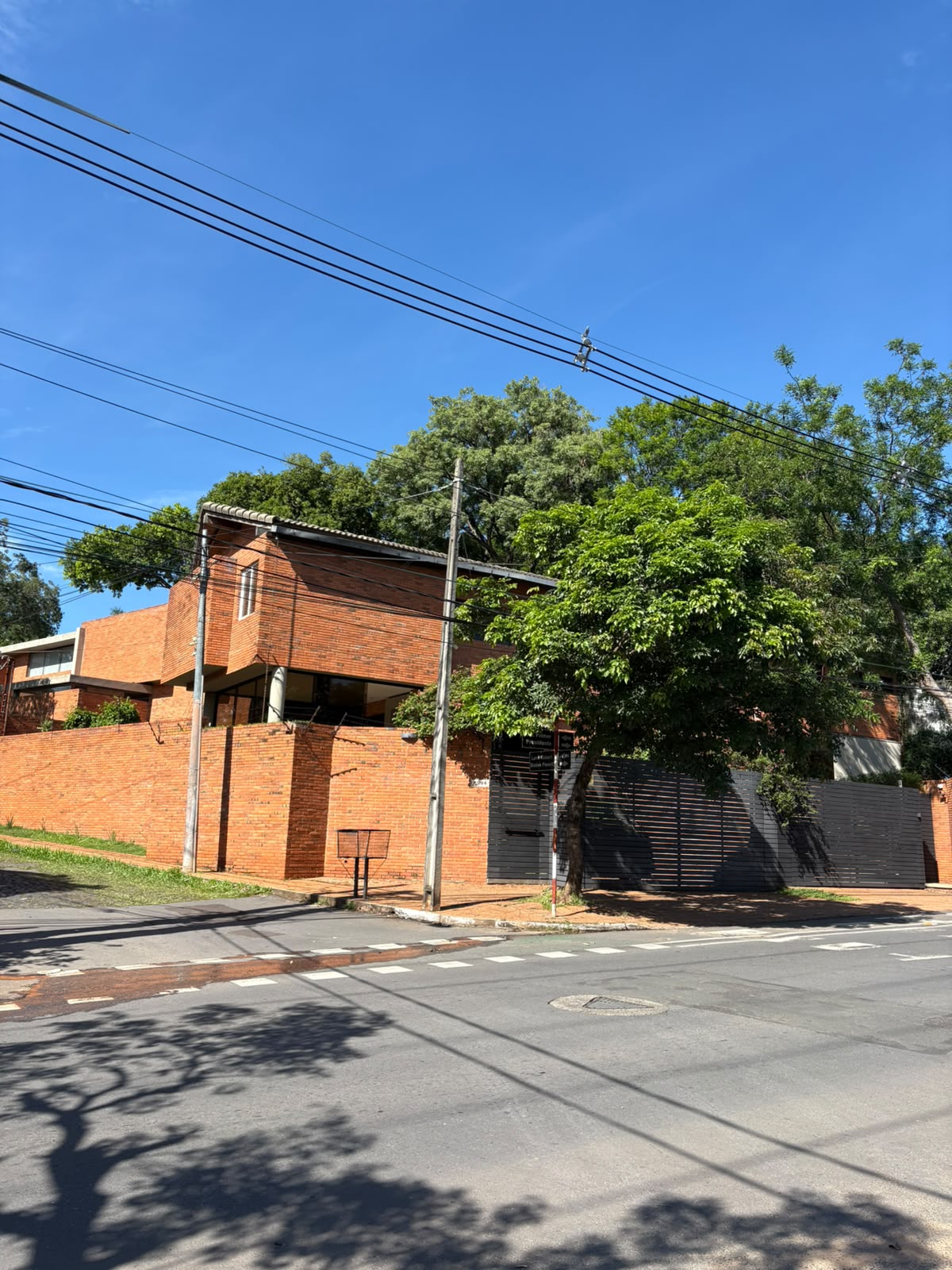 ALQUILER DE CASA EN BARRIO MBURUCUYA PRIMER PRESIDENTE — foto 3