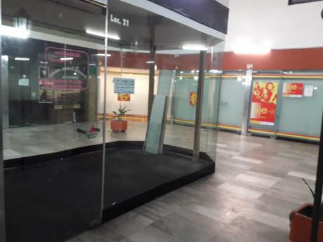 Local Comercial De 10 M2 Galeria 18 Y Yaguaron.