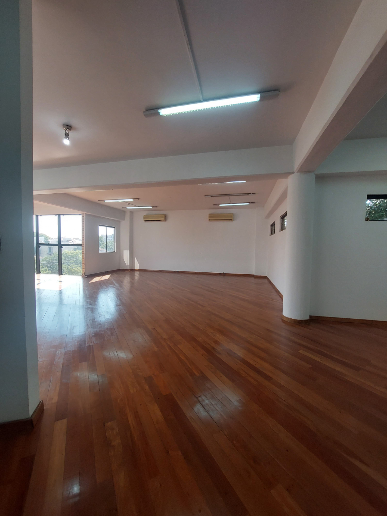 ALQUILO OFICINA COORPORATIVA SOBRE AVDA. BOGGIANI — foto 2