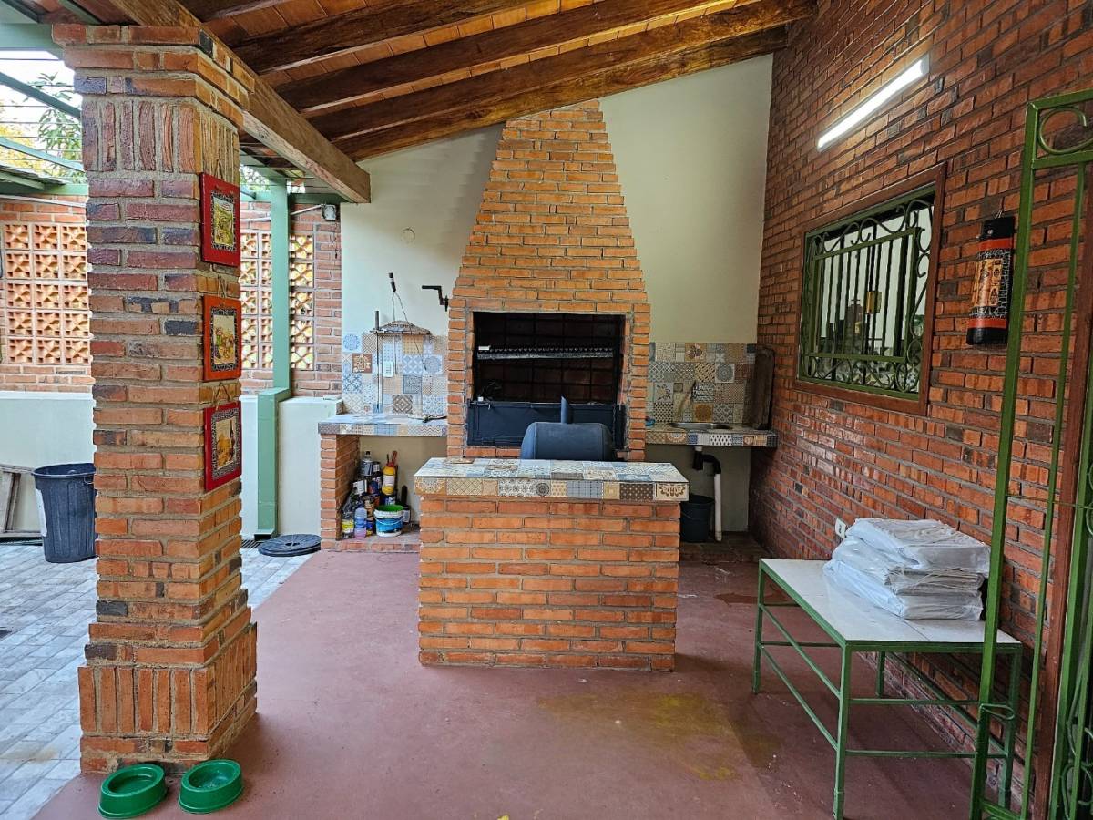 Casa en Venta 6 dormitorios - San Bernardino, Cordillera — foto 3