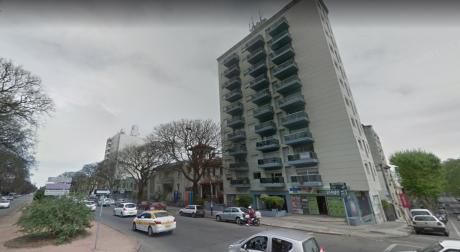 Parque Rodo.1 Dorm Al Frente Losa Radiante. $22.200 Gc Incl.piso 9 Al Frente