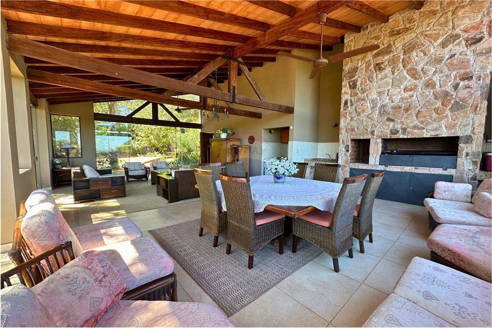 VENDO AMPLIA CASA QUINTA EN CAACUPE — foto 2