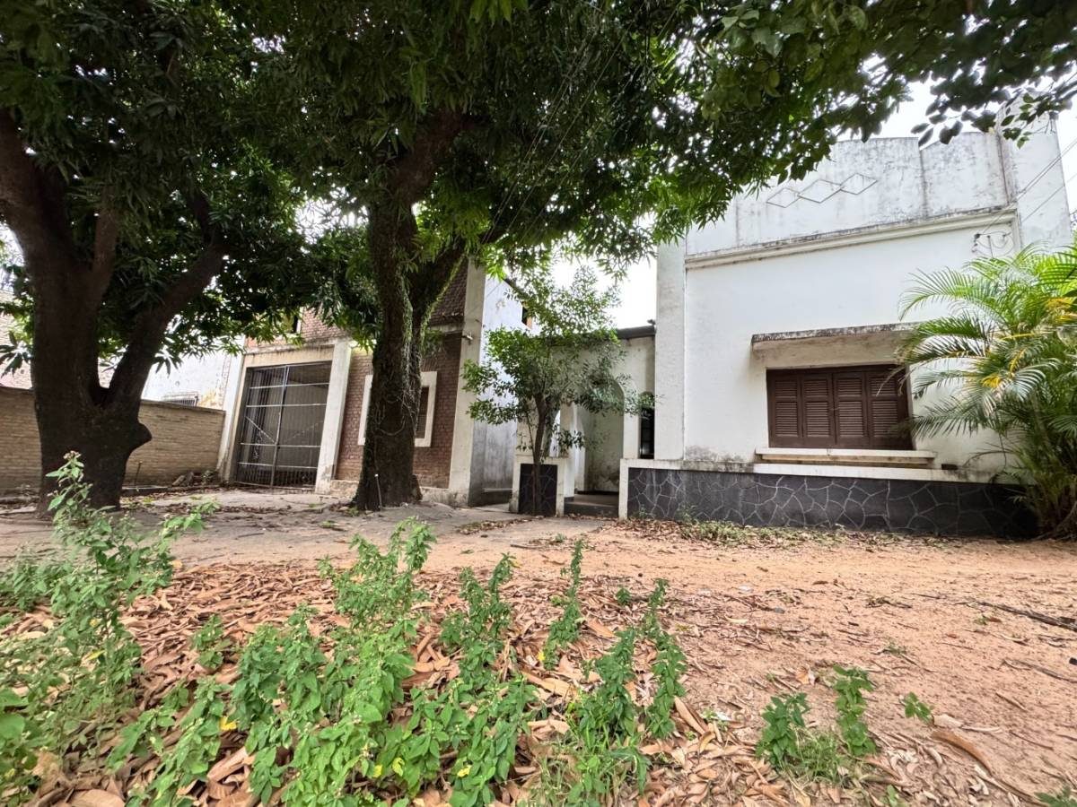 AMPLIO INMUEBLE COMERCIAL SOBRE AVDA. ARTIGAS – 32 METROS DE FRENTE — foto 3