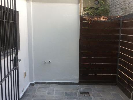 Alquiler Apto 1 Dorm Al Frente C/ Patio En Centro Sur