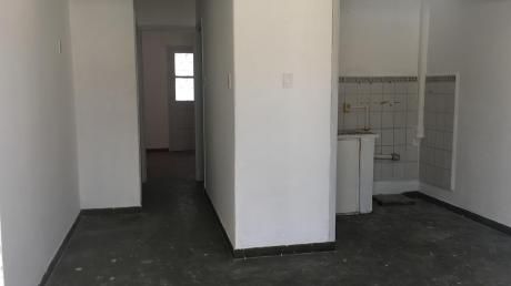 Pedro Cosio Y Pitagoras. Casita 1 Dormitorio.