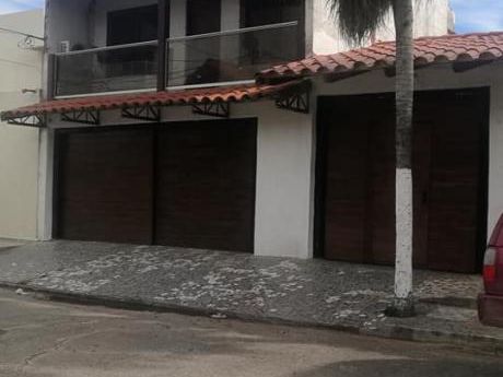 Casa En Venta Av. Alemana Entre 3er Y 4to Anillo,