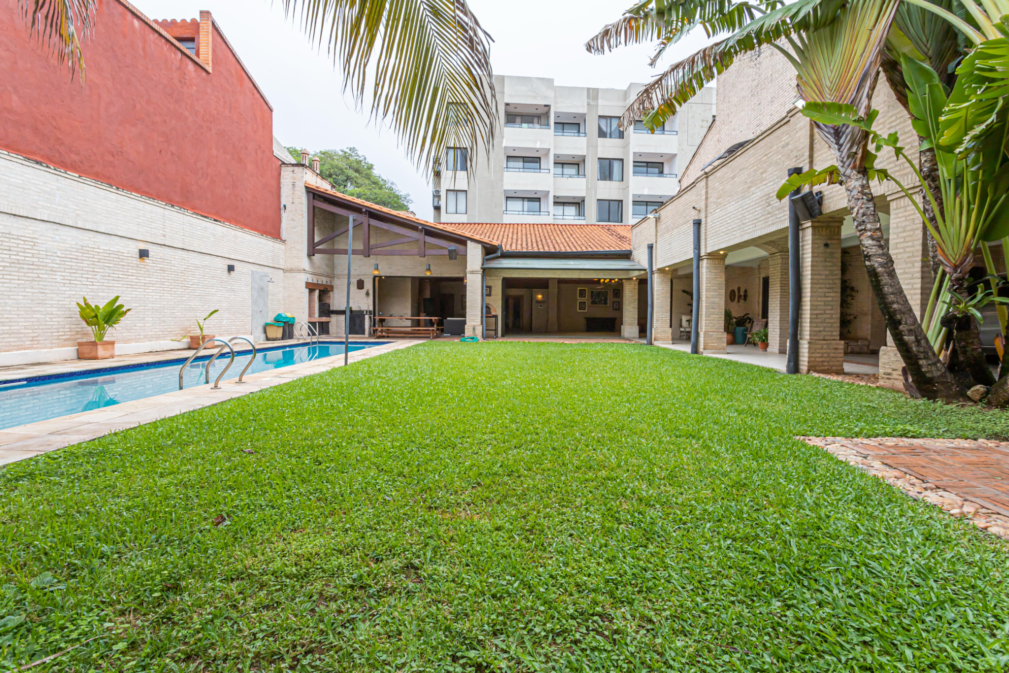Residencia De Lujo - Barrio El Dorado. — foto 3