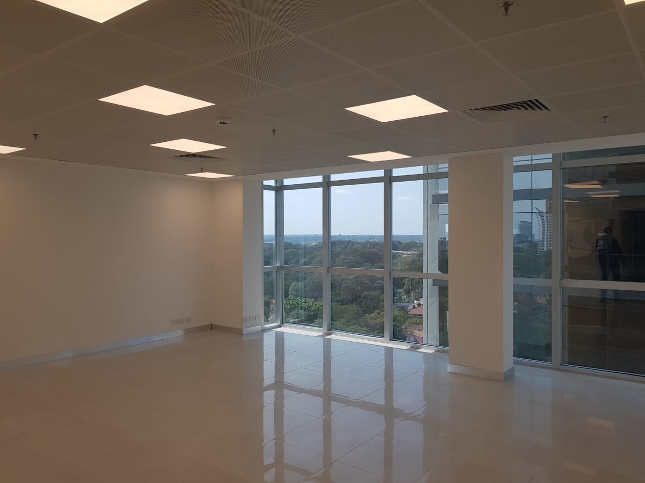 Oficina en VENTA - Edif SKYPARK - Zona corporativa — foto 3