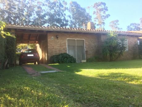 Hermosa Casa Con Parque Y Lago En Complejo Privado
