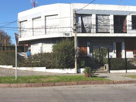 Planta Alta En Santiago De Anca Y Asamblea