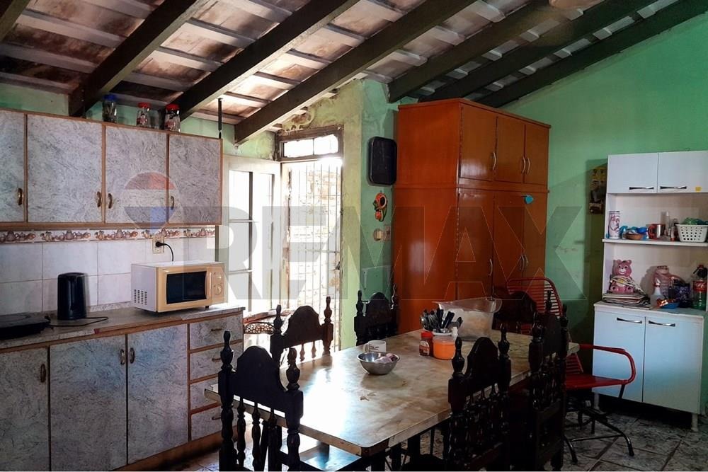 VENDO CASA EN LAMBARÉ ZONA COLEGIO SEK!! — foto 3