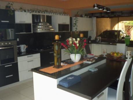 Vendo Mansion De 4 Dormitorios Zona Nuevo Super Casa Rica Molas Lopez