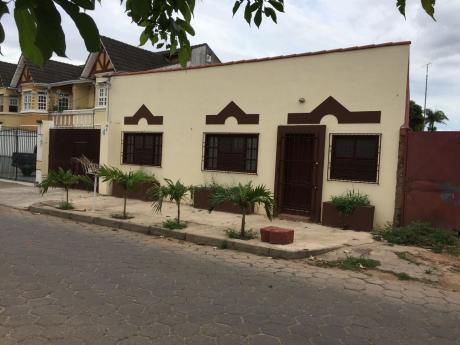 Casa En Venta En C/ Horacio Rios Entre 1er Y 2do Anillo