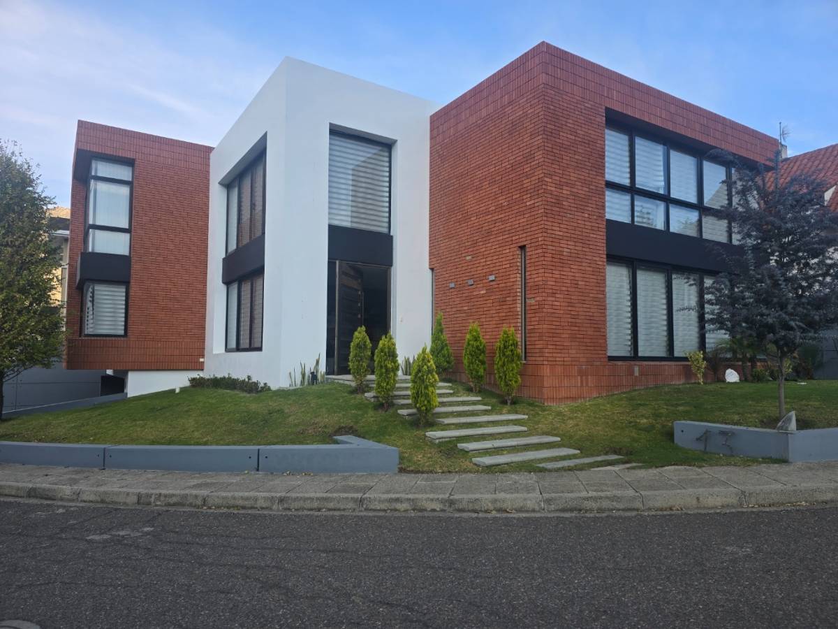 CASA EN VENTA UMAMANTA