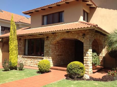 Hermosa Casa En Venta Zona Queru Queru, Próxima Av. América