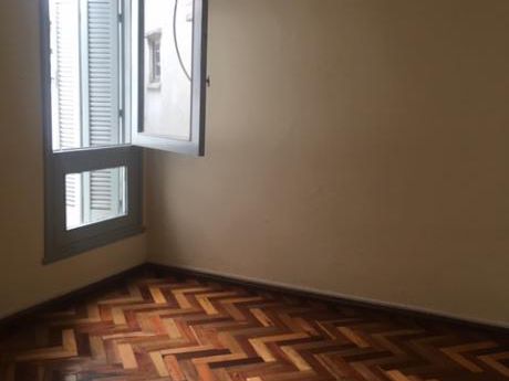 Apartamento De 2 Dormitorios, Muy Luminoso, Azotea, Por Escalera