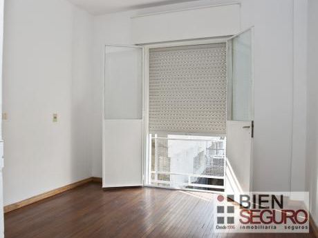 Apartamento De 3 Dormitorios En Alquiler En El Centro