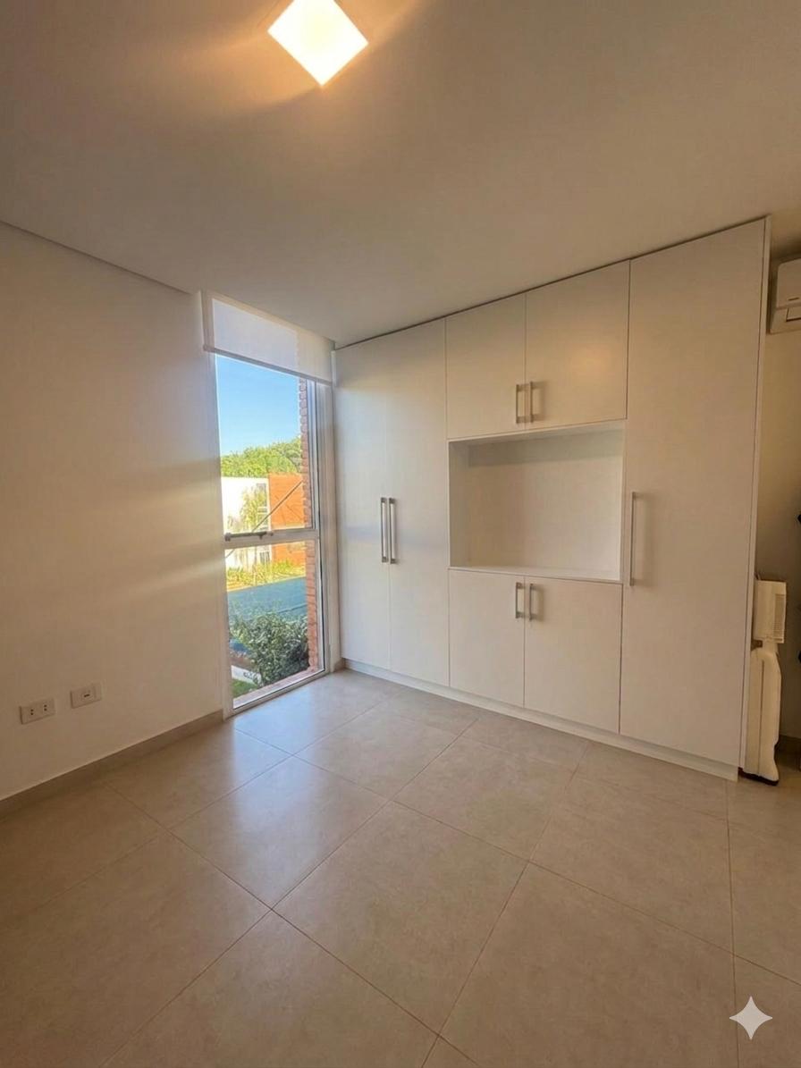 Dúplex En Alquiler En Barrio Cerrado Laurelty Luque | 2 Suites + Patio — foto 2