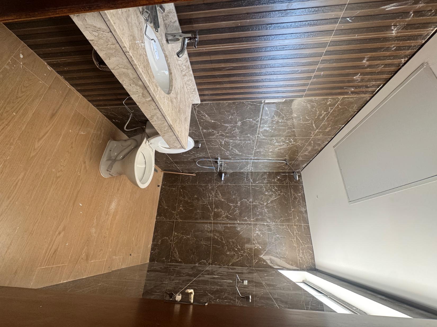 VENDO SÚPER AMPLIO DUPLEX A ESTRENAR EN CUARTO BARRIO LUQUE — foto 2