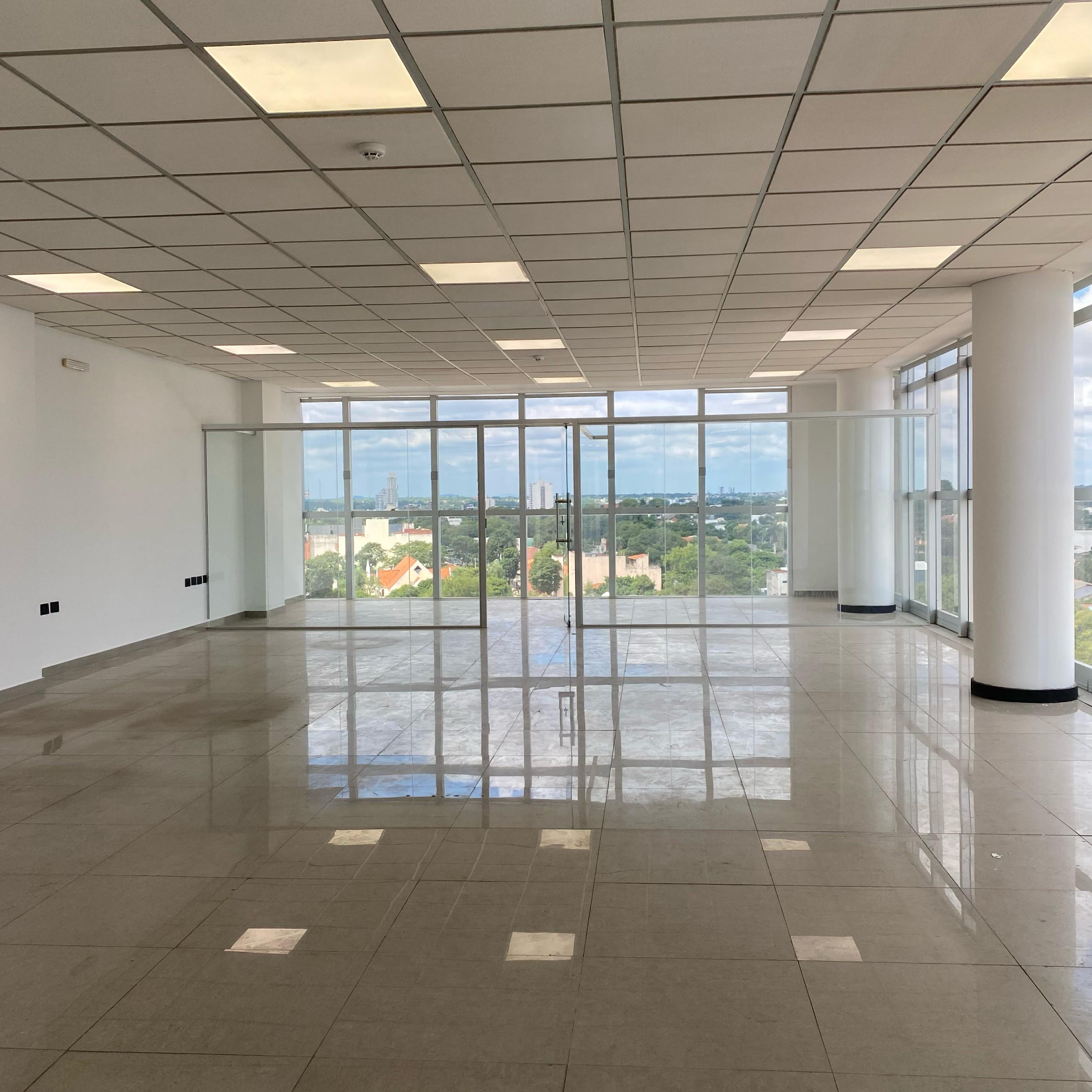 Alquilo Oficina Corporativa en SKY CENTER — foto 2