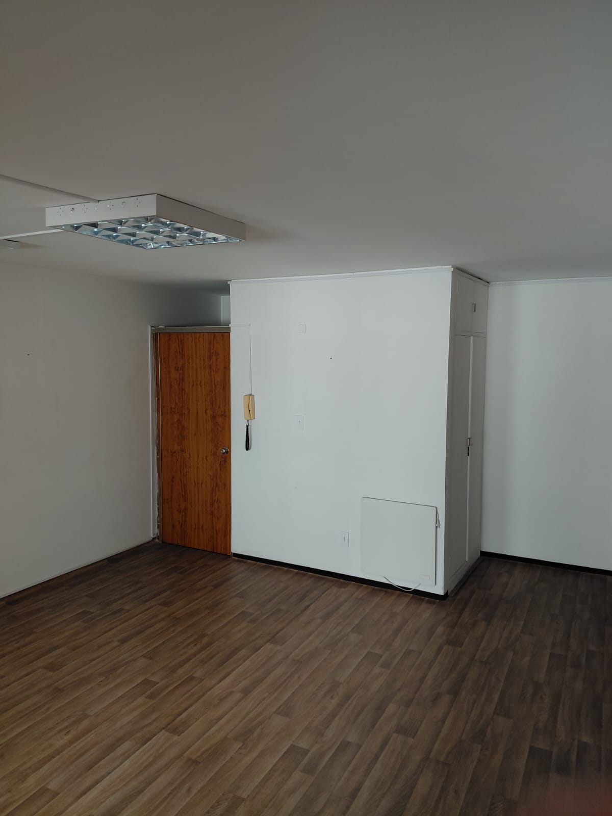 Oficina 43 M² | Muy Luminosa | Piso 9 | Centro | Portería · Foto 4