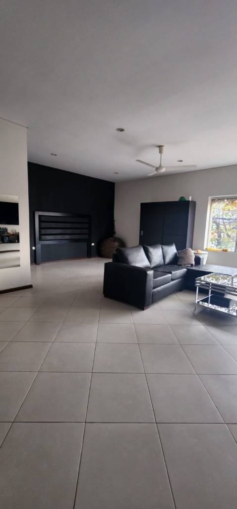 EN VENTA AMPLIA RESIDENCIA FAMILIAR — foto 2