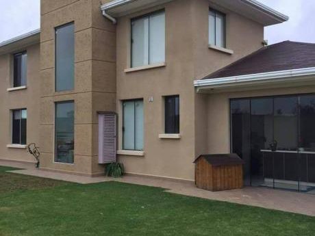 Hermosa Casa En Venta Ubicada En Aranjuez